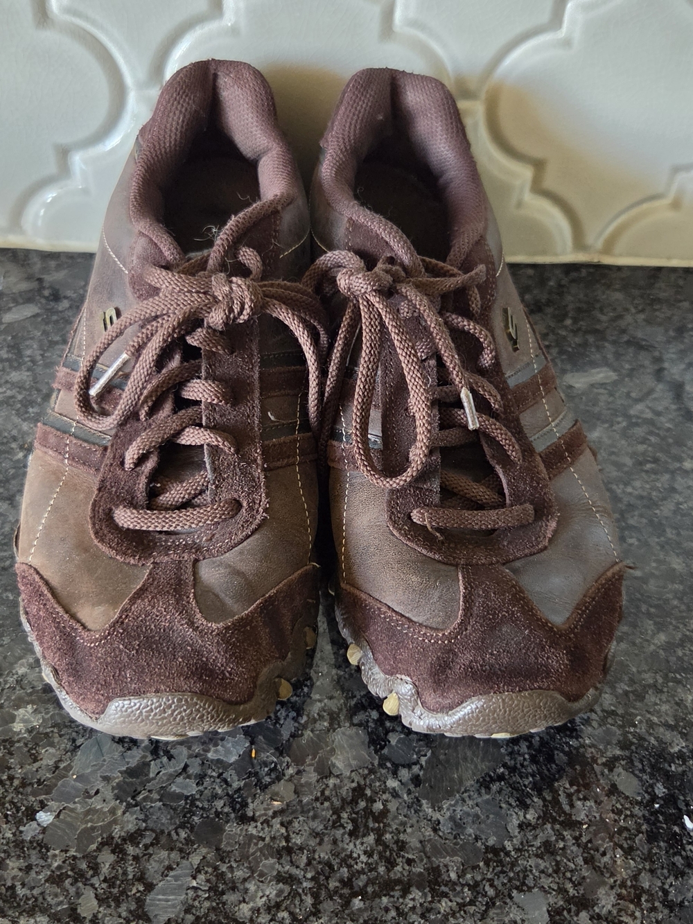 Women's Skechers 7.5 Brown Suede & Leather Lace-Up Casual Sneakers